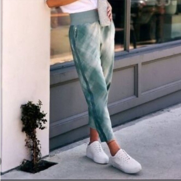 Athleta Pants - NWT ATHLETA Nolita Slim Tapered Print Crop Jogger Sz 0